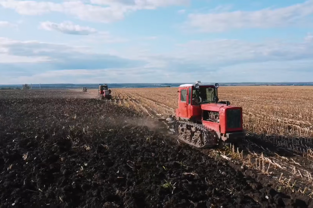 Иллюстрация. Трактор в РФ