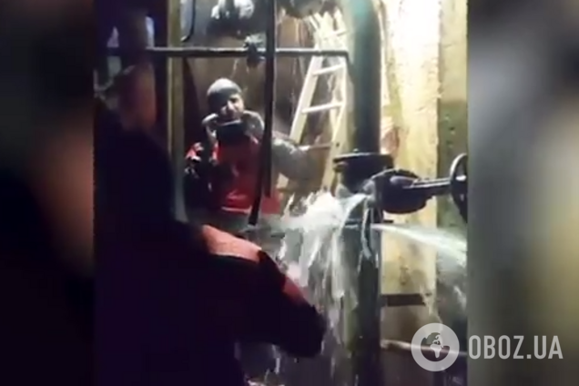 Порятунок ТЕЦ Києва після обстрілу РФ: у ДСНС показали унікальні кадри роботи водолазів-саперів. Відео