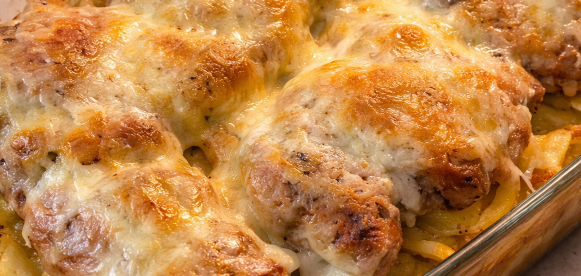 Сочная курица с картошкой в духовке: получится сытно и вкусно