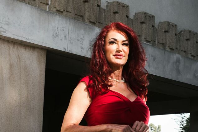 Какие цвета волос добавляют возраста: избегайте их после 50