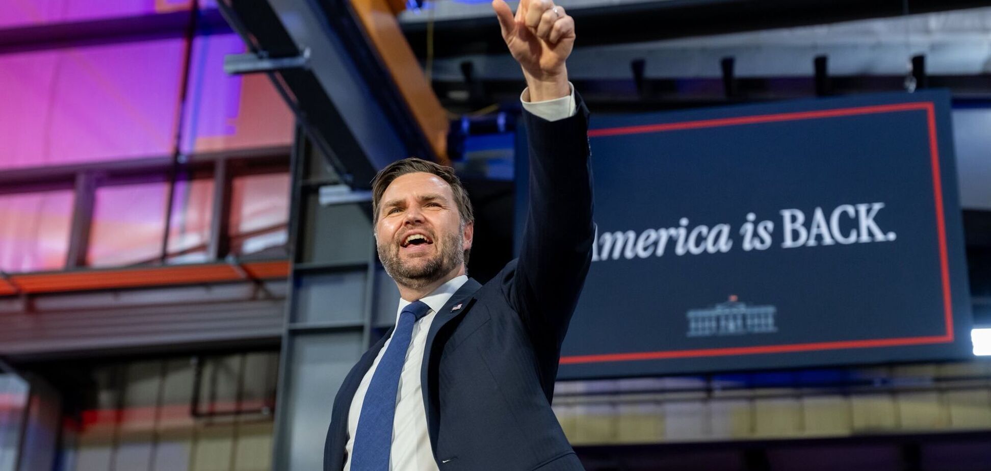 Хотіли Трампа, а приїде Венс: Сіярто підтвердив, що Угорщину перед виборами відвідає VIP-агітатор зі США