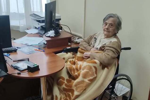 'Зберігає жагу до життя': у Рівному 91-річна жінка вперше оформила закордонний паспорт. Фото