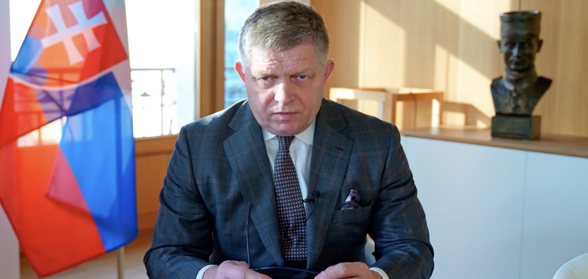 'Весь день говорили про Україну': Фіцо записав звернення у стилі Зеленського і поскаржився на нього