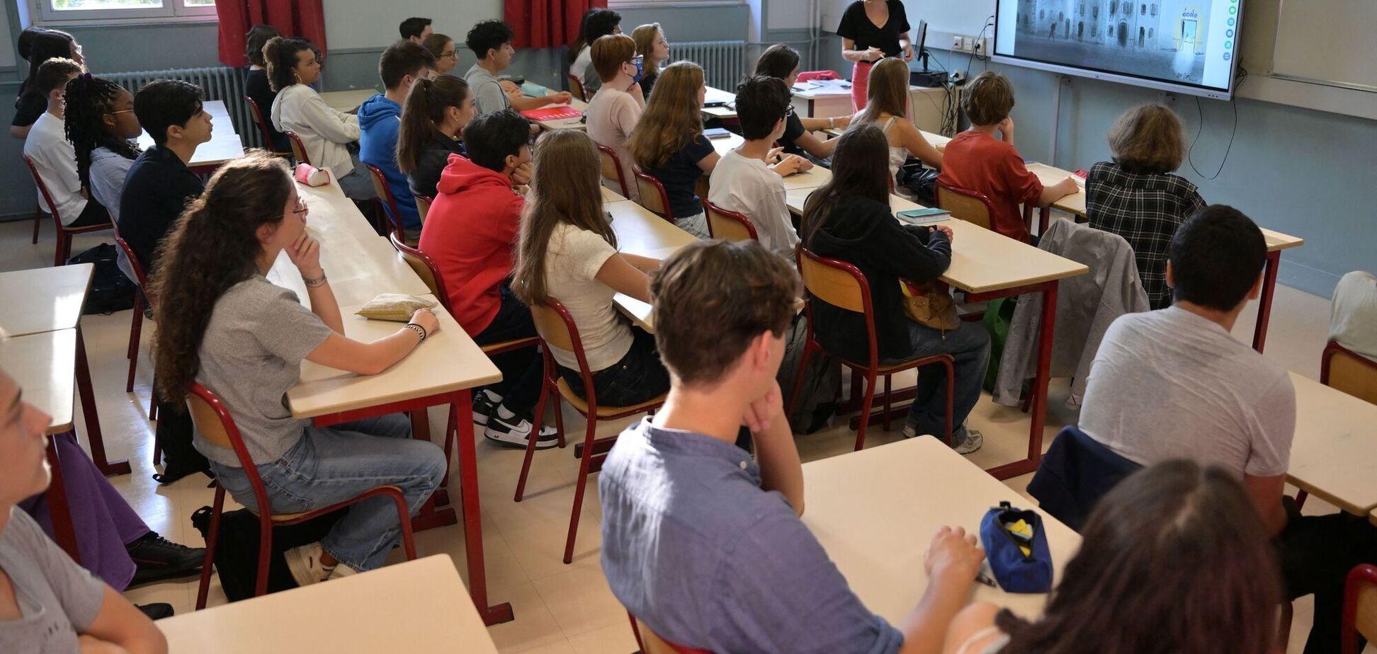 Близько 75% українських восьмикласників обрали російську мову для іспиту в Польщі у 2022 році, лише троє – складали українську