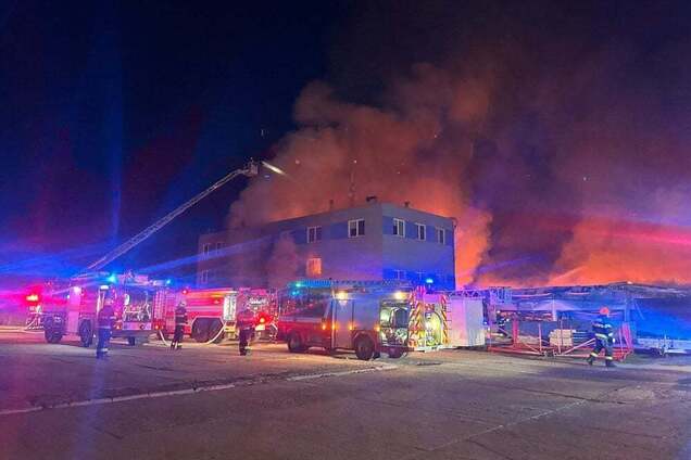 В Чехии произошел пожар на складе оружейной компании: подозревают умышленный поджог. Фото