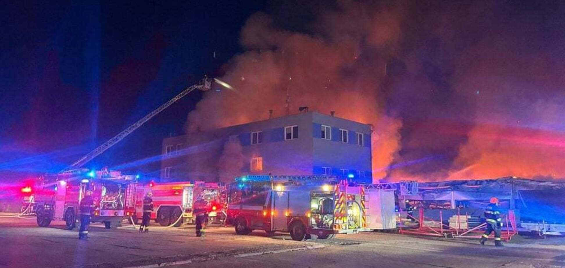 В Чехии произошел пожар на складе оружейной компании: подозревают умышленный поджог. Фото