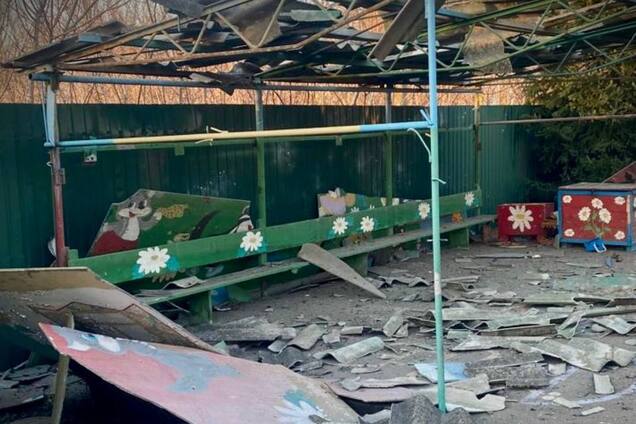 Ворог підступно вдарив по дитсадку на Сумщині, є пошкодження. Фото