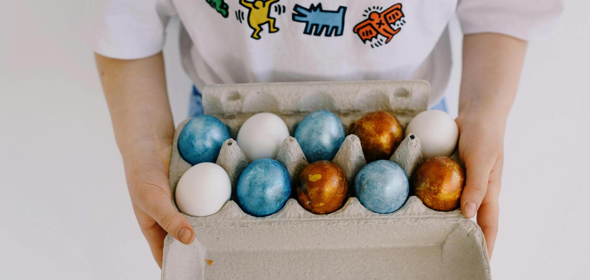 Ці інгредієнти точно є на вашій кухні: як оригінально пофарбувати крашанки на Великдень