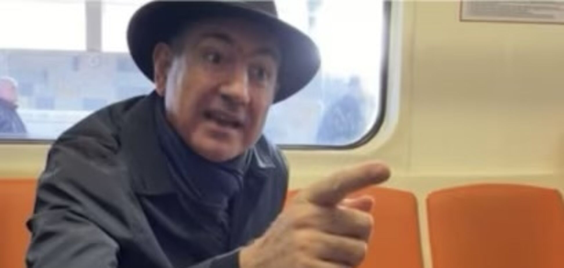 'Не пытайтесь говорить': Пашинян поссорился с беженкой из Нагорного Карабаха, а потом извинился за инцидент. Видео