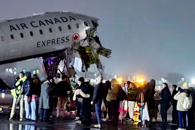 В аеропорту Нью-Йорка літак зіткнувся із пожежною машиною: є постраждалі. Відео