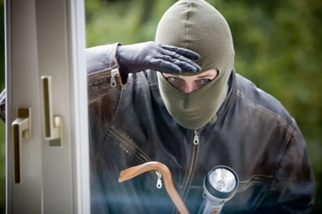 В Одесі чоловік інсценував пограбування власної квартири, щоб дружина не сварилася через витрачені гроші: подробиці