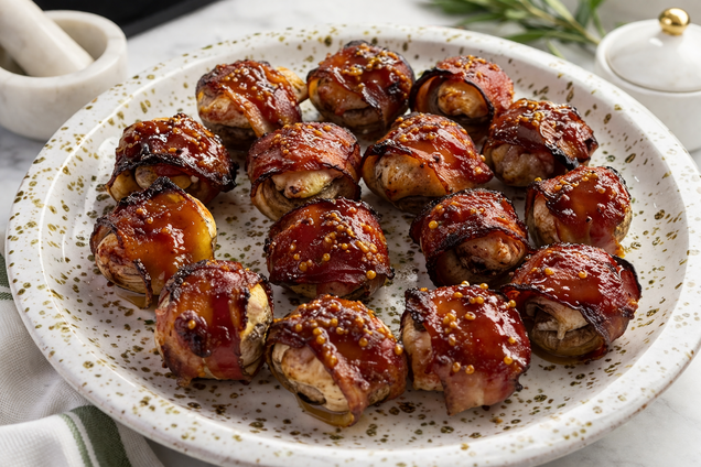 Як смачно запекти печериці в духовці: рецепт з начинкою та беконом