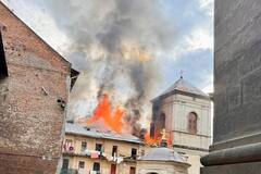 Российские дроны атаковали Львов средь бела дня: в центре города повреждены дома и церковь. Фото и видео