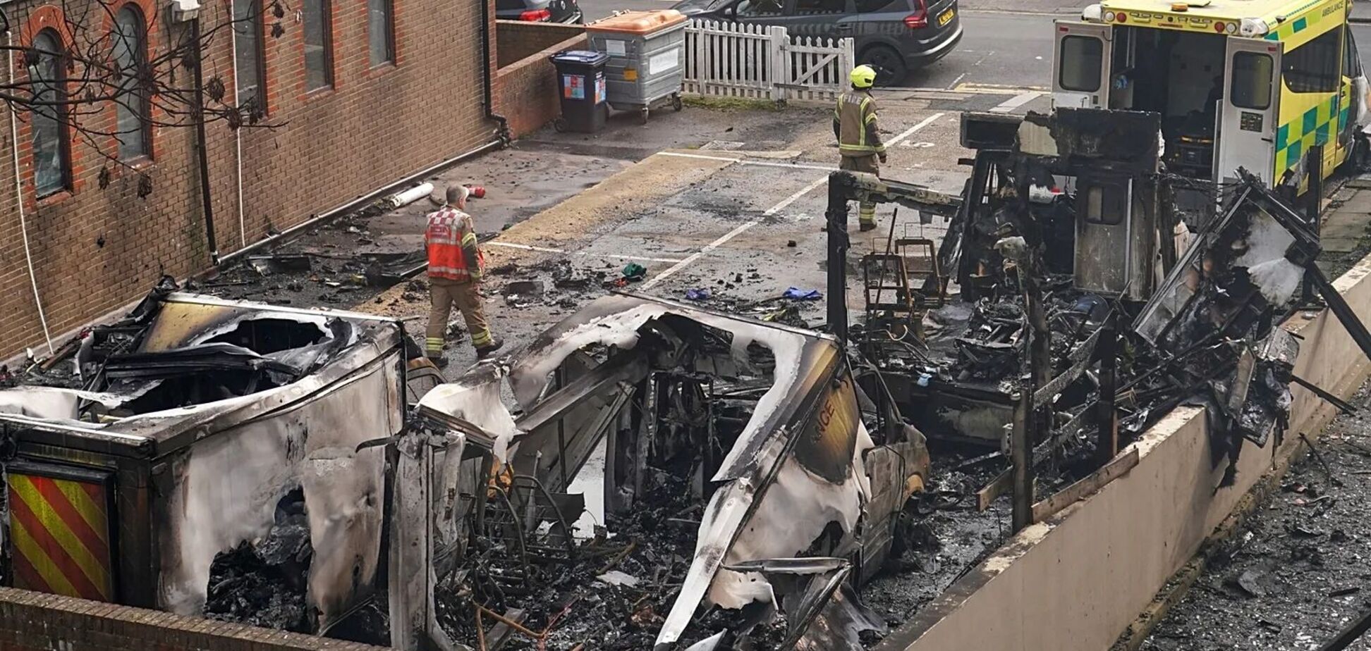 В Лондоне задержали двух человек за поджог карет скорой помощи еврейской общины: все подробности