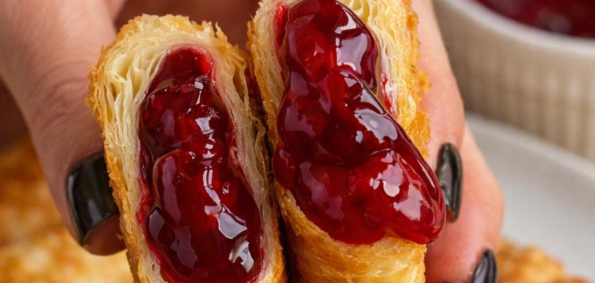 Хрустящие пирожки с вишней, как в McDonald's: делимся рецептом любимого десерта