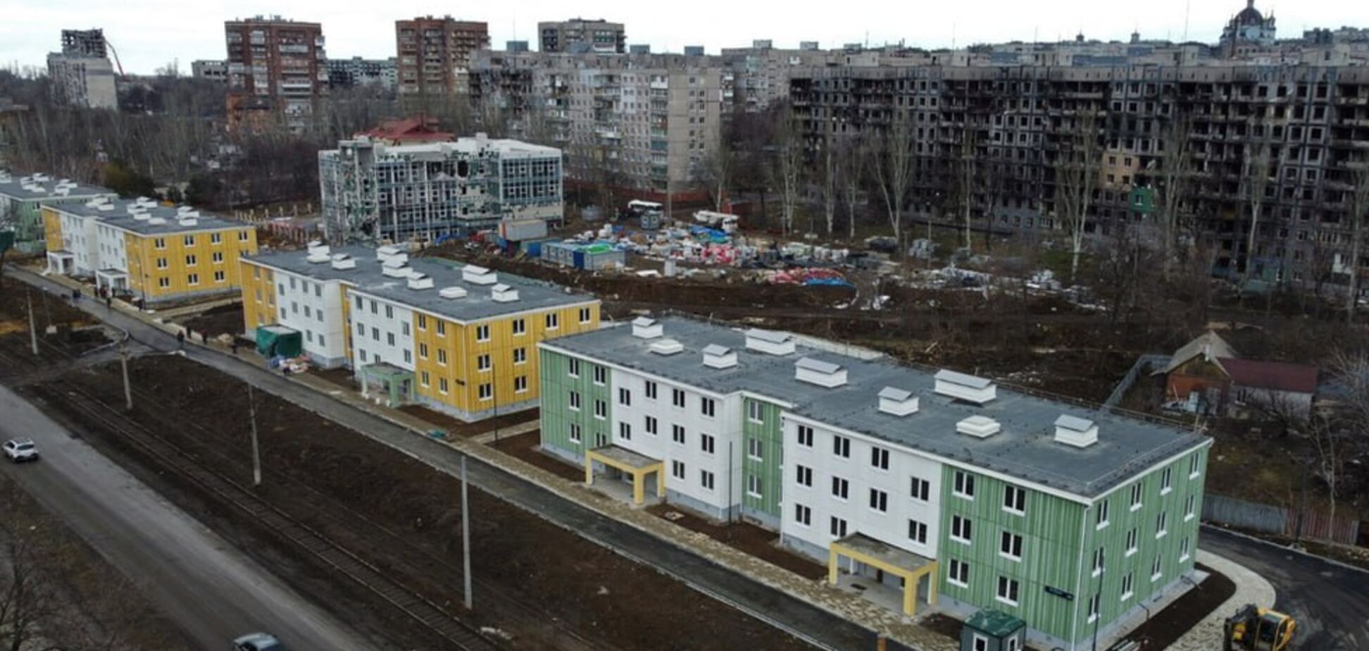 'Усі в боргах': в окупованому Маріуполі масово 'кидають' робітників із зарплатами