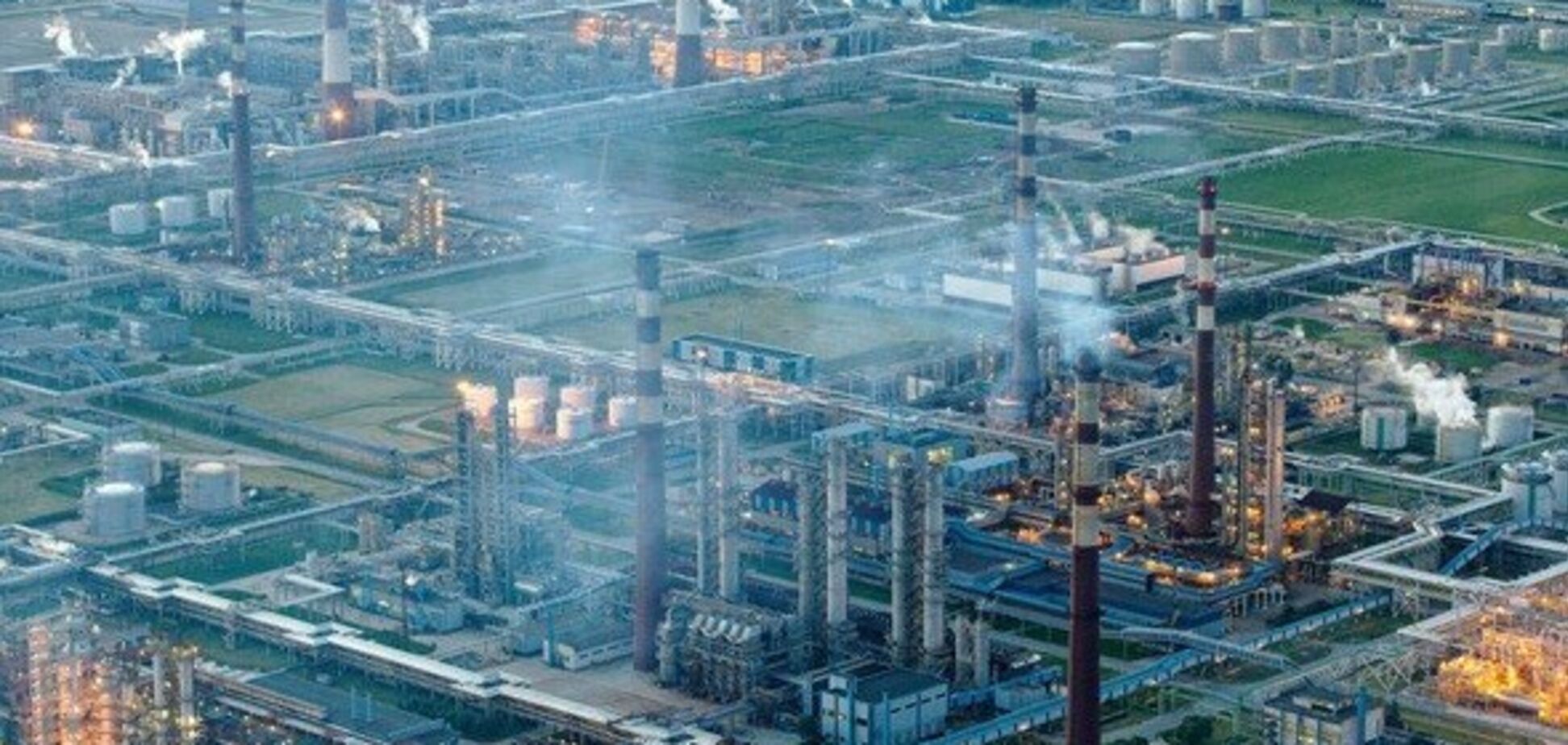 Поражены установки первичной переработки нефти и не только: в Генштабе сообщили подробности атаки на Киришский НПЗ в Ленинградской области РФ