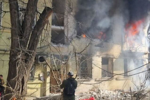 Росія вдарила по Дніпру: пошкоджено багатоповерхівку, є постраждалі. Фото