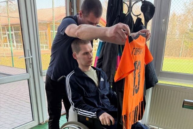 Реабілітація дає шанс: Фонд Ахметова допомагає захиснику України Денису Гончаренку повернутися до повноцінного життя