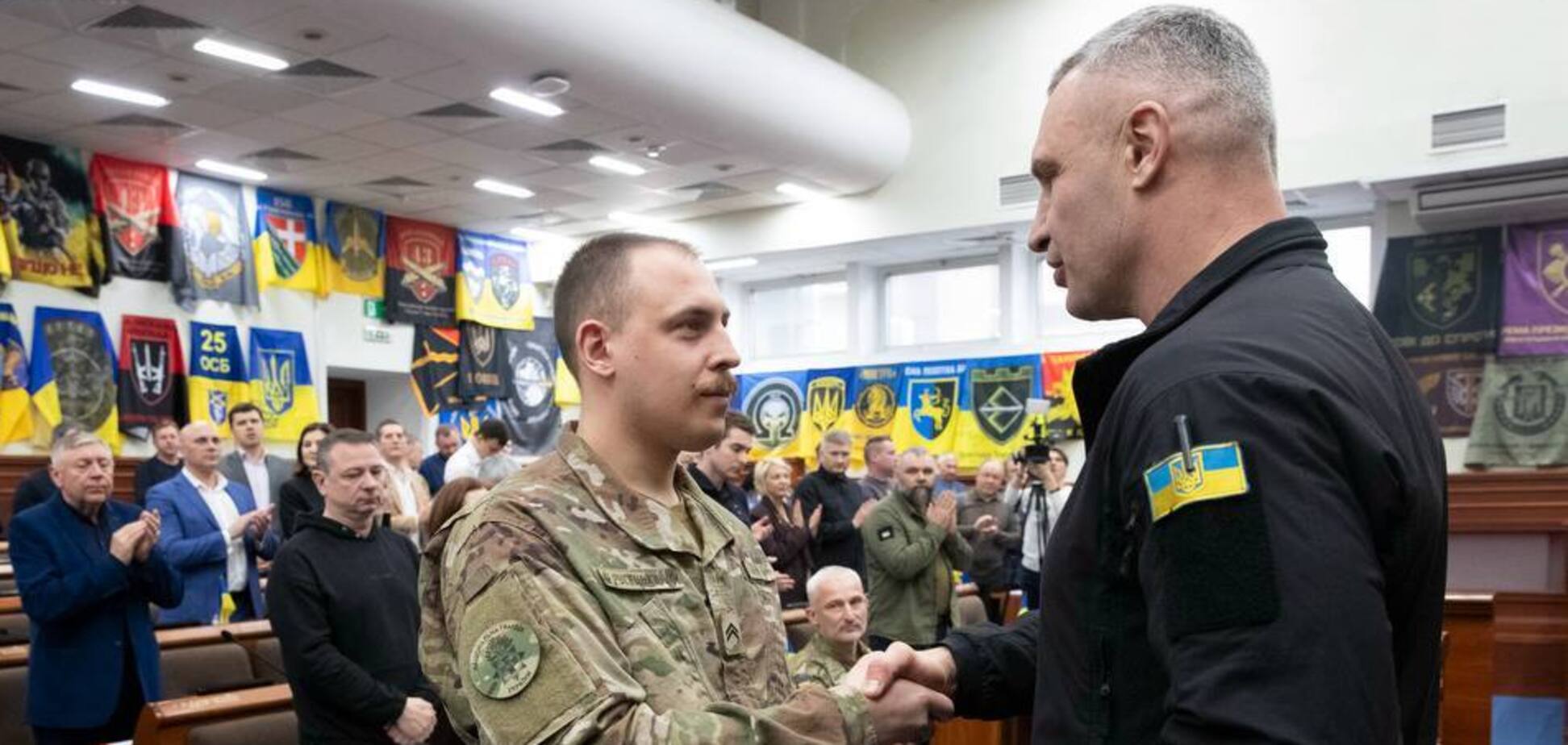 Кличко нагородив медалями та відзнаками столичних воїнів 1-го корпусу 'Азов' Нацгвардії