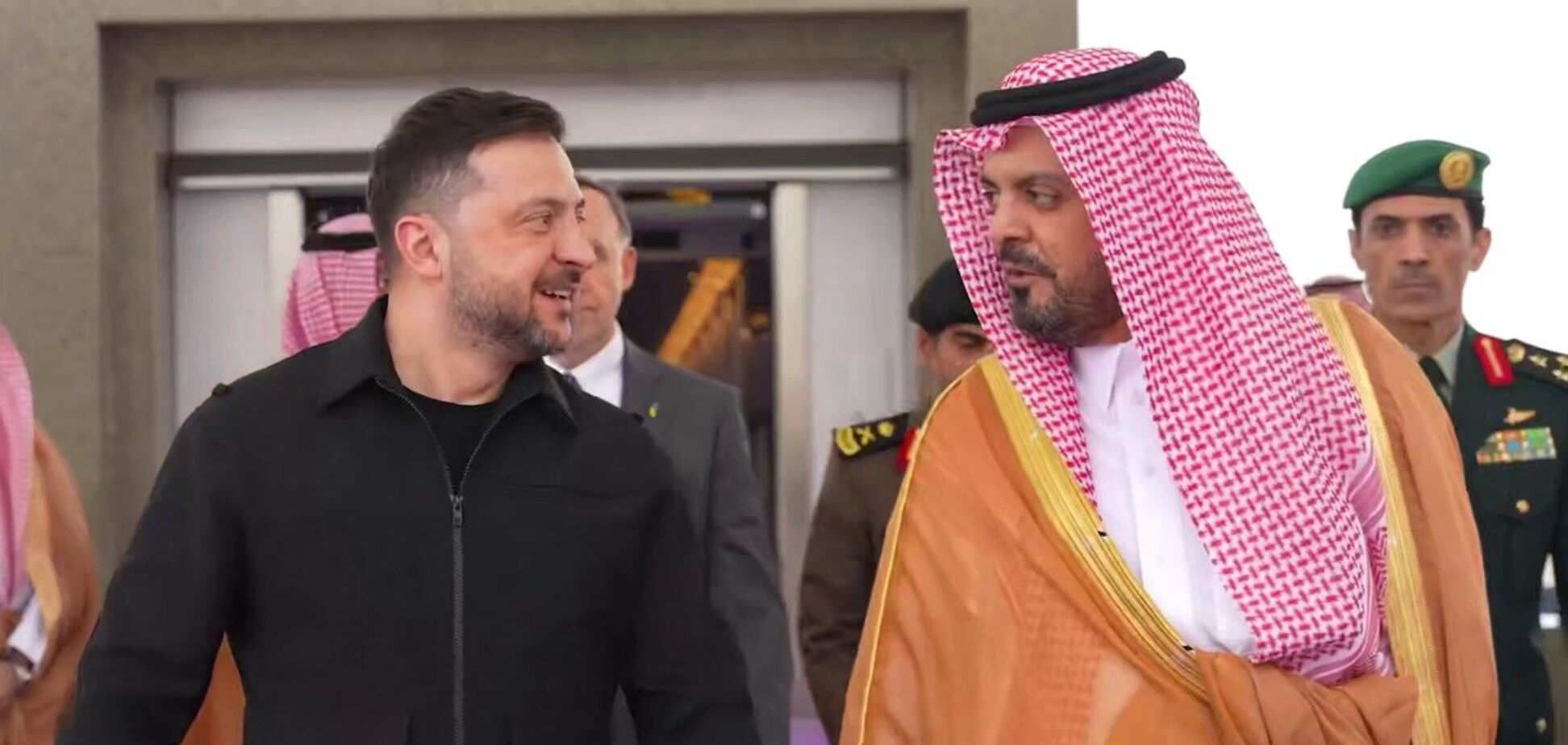 Зеленский прибыл с визитом в Саудовскую Аравию: запланированы важные встречи. Видео