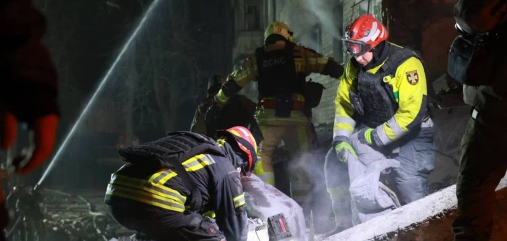 Россия обстреляла жилой район Харькова: в результате попадания ракеты в многоквартирный дом есть раненые