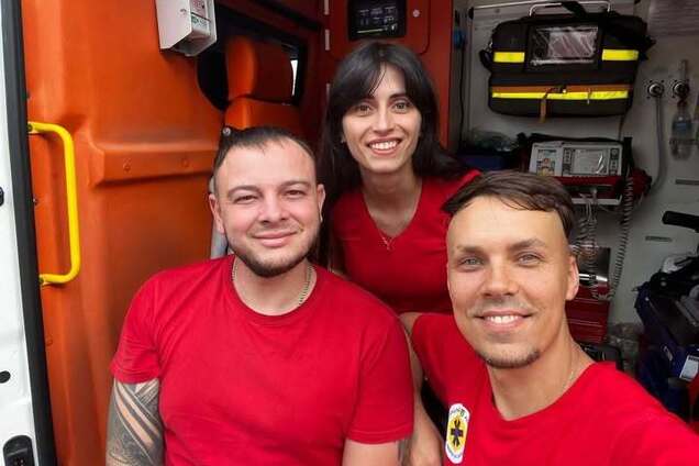 Во время занятий дайвингом пошел на дно: в Днепре отец спас 16-летнего сына, который начал тонуть в бассейне и едва не умер