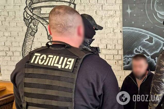 В Киеве мужчина организовал бизнес на уклонистах через OLX. Подробности и фото