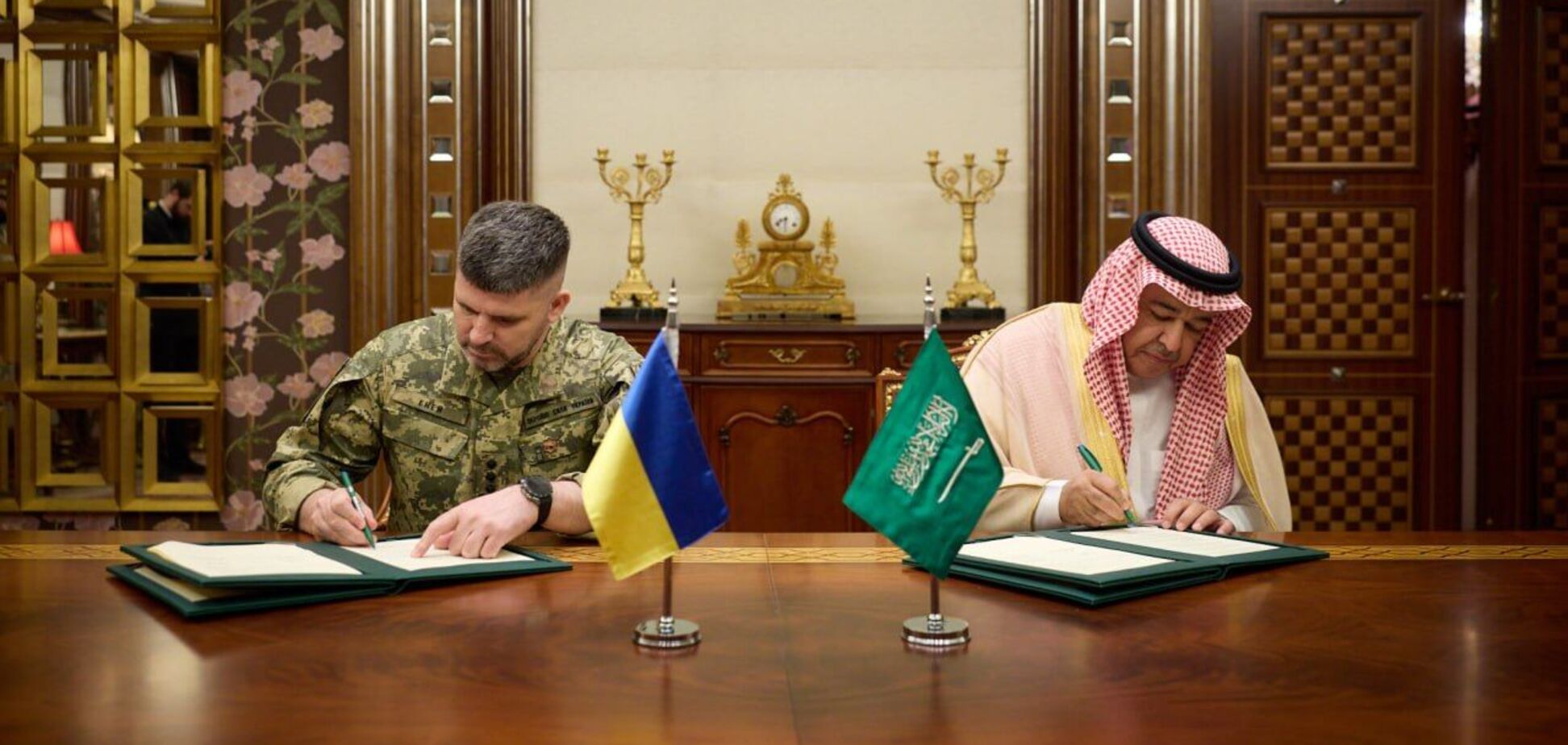 Україна і Саудівська Аравія підписали угоду про оборонне співробітництво: Зеленський розкрив деталі. Фото