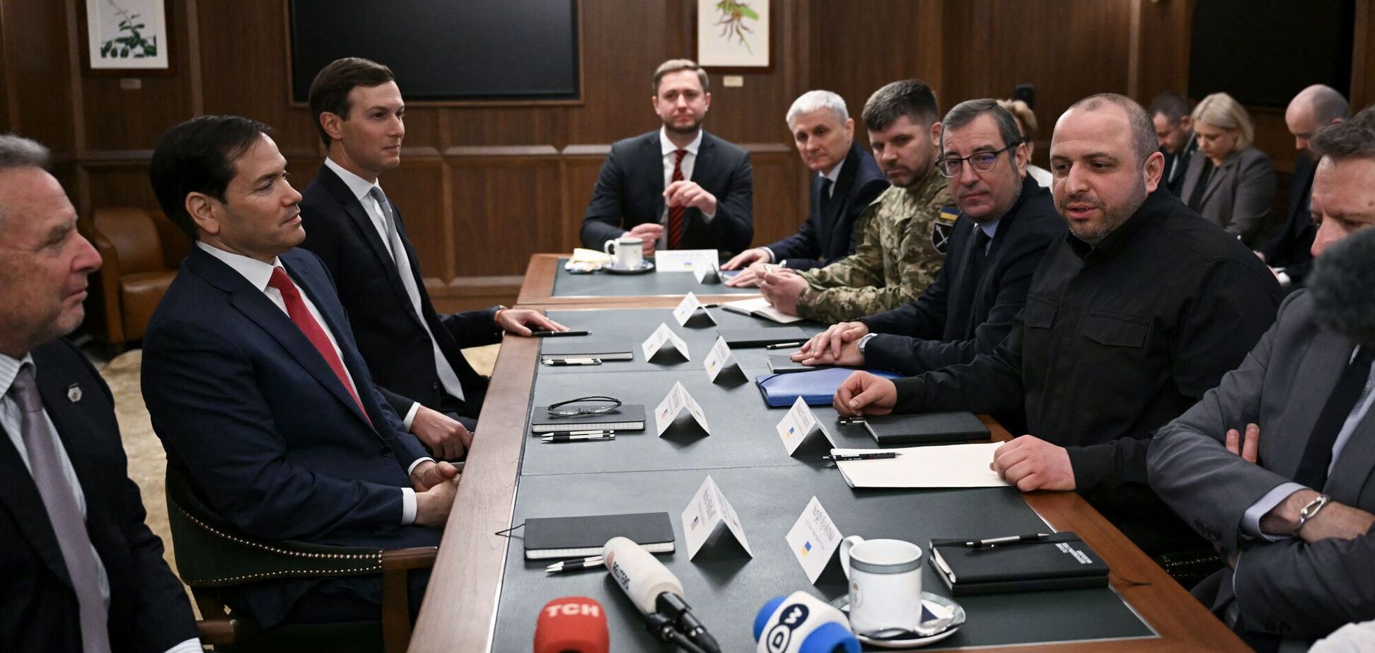 Тристоронній тупик: чому мирні переговори фактично зірвані та які фактори можуть їх перезапустити. Інтерв’ю з Долговим