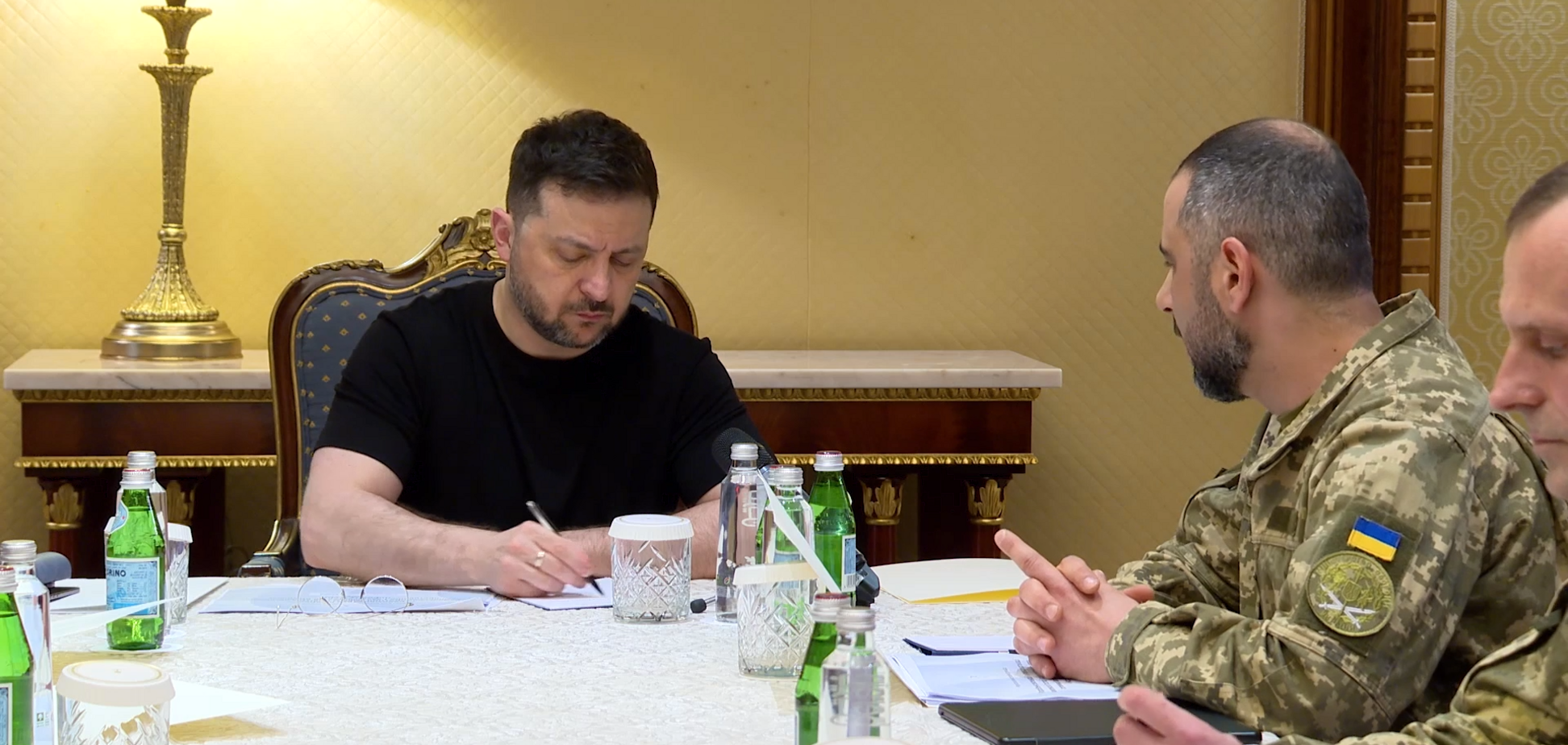 'Є конкретні речі, які можемо зробити разом': Зеленський зустрівся з військовими експертами, які вже більш ніж тиждень у Саудівській Аравії. Відео