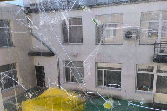 В Одесі під час масованої атаки постраждали дитсадки та школа: фото наслідків