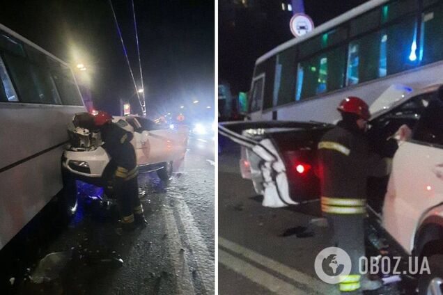 У Києві на Берестейському проспекті легковик протаранив маршрутку: є постраждалий. Фото та відео