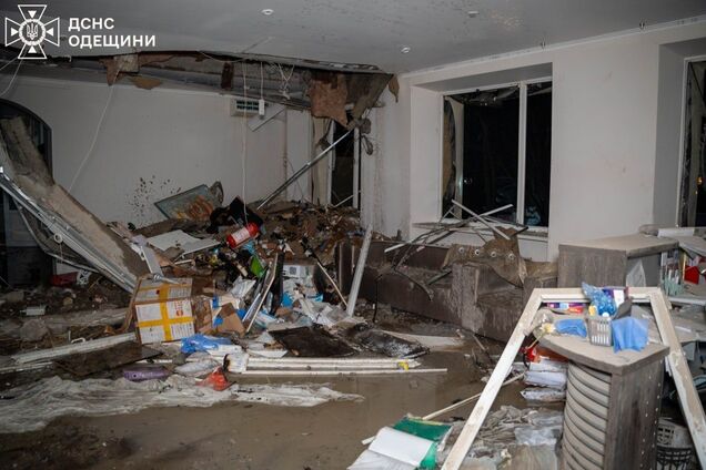 Обгоревшие люди выбегали из дома: очевидцы рассказали о ночной атаке террористов в Одессе