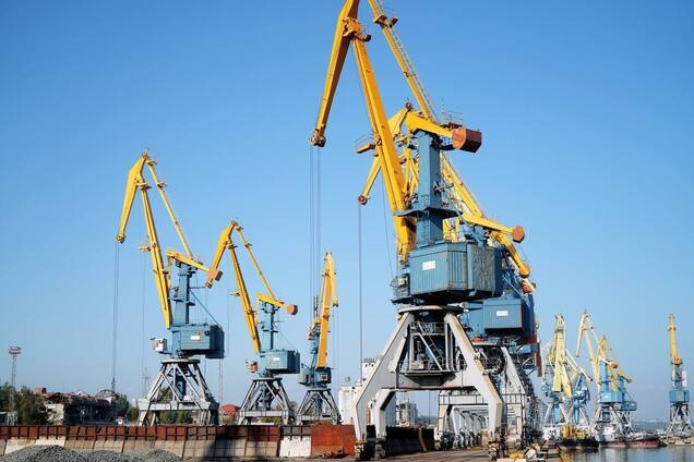 Оккупанты хотят сделать порт Мариуполя ключевым логистическим центром: что известно