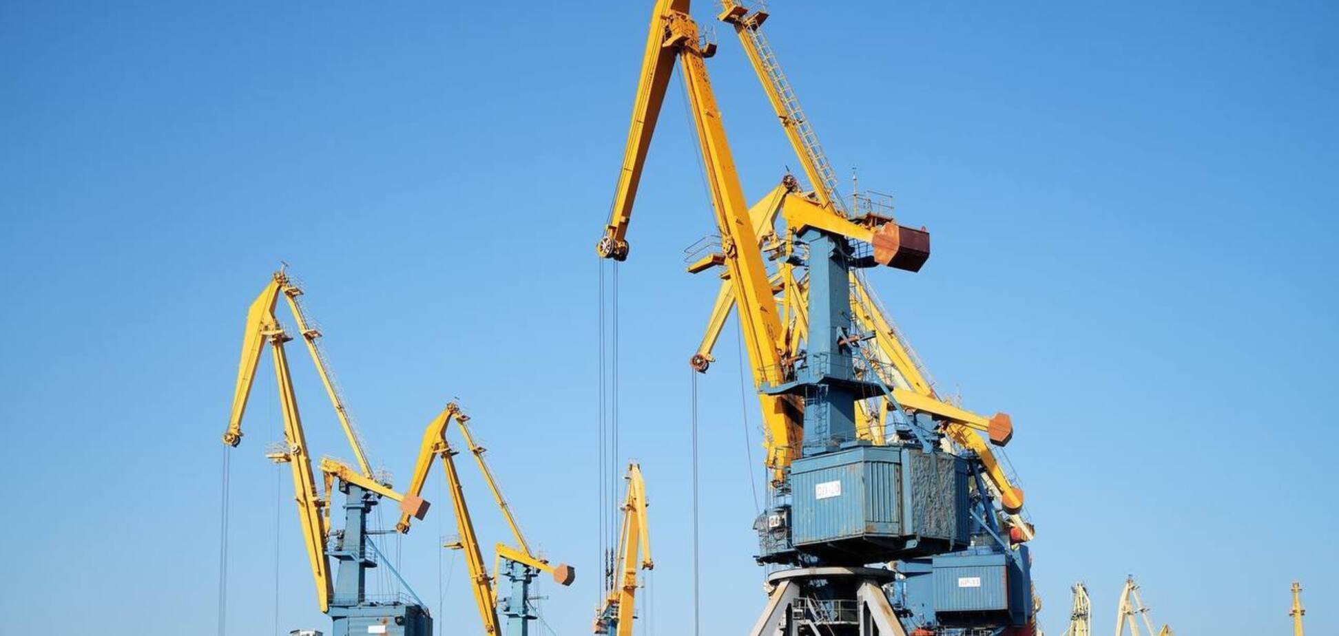 Оккупанты хотят сделать порт Мариуполя ключевым логистическим центром: что известно