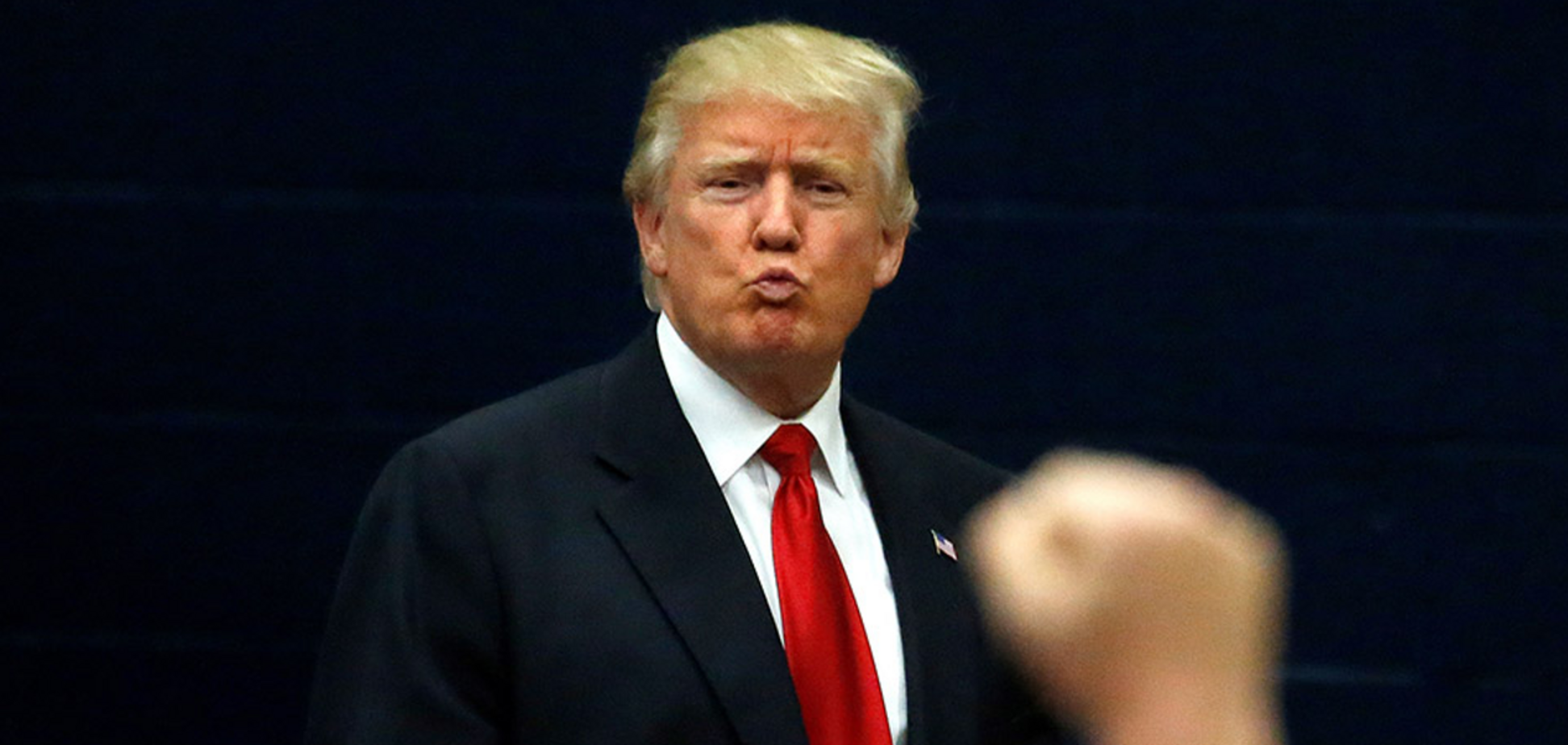 Трамп заявил, что наследному принцу Саудовской Аравии пришлось 'целовать ему задницу'. Видео