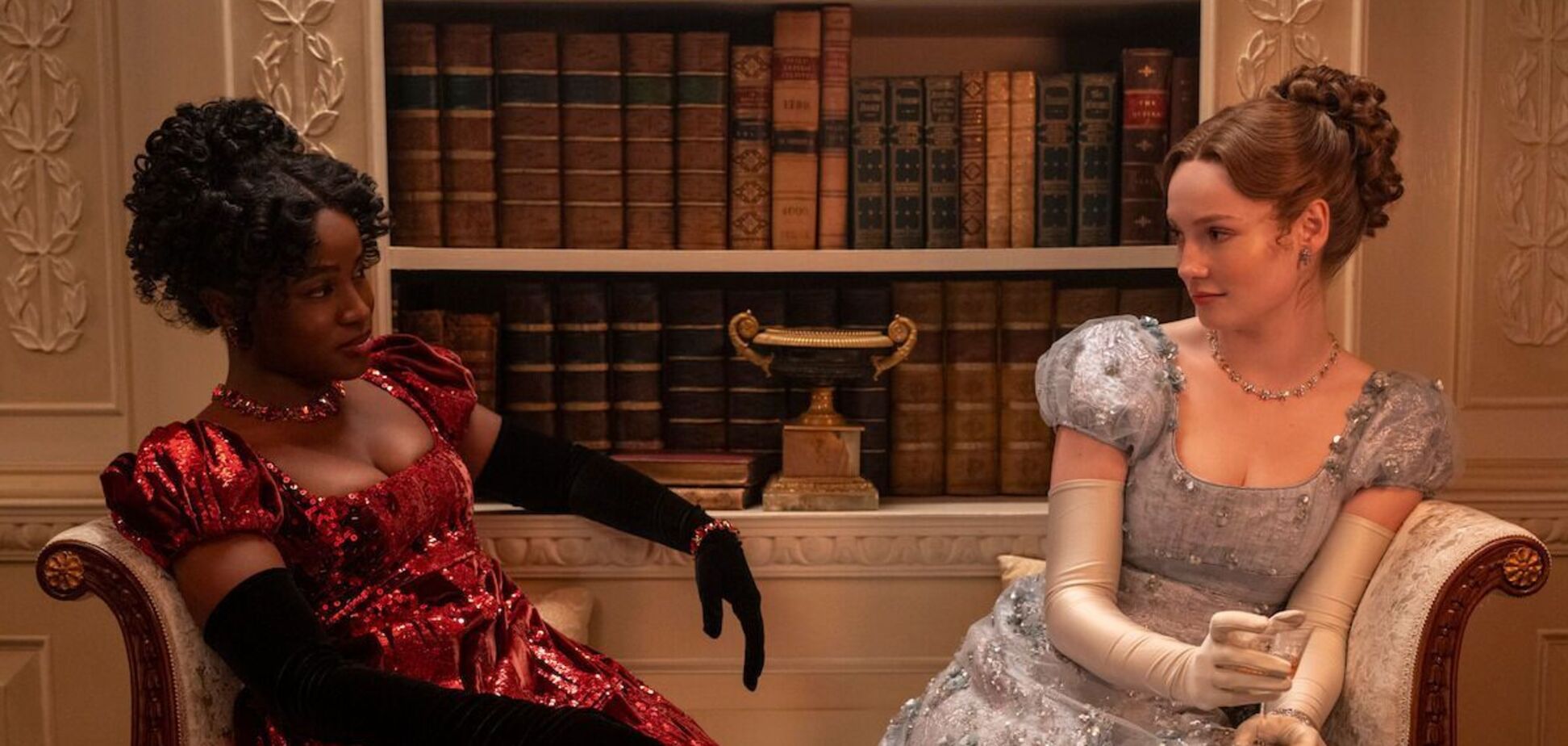 Звезда 'Бриджертонов', сыгравшая Франческу, показалась в образе от украинского бренда за $1200. Фото