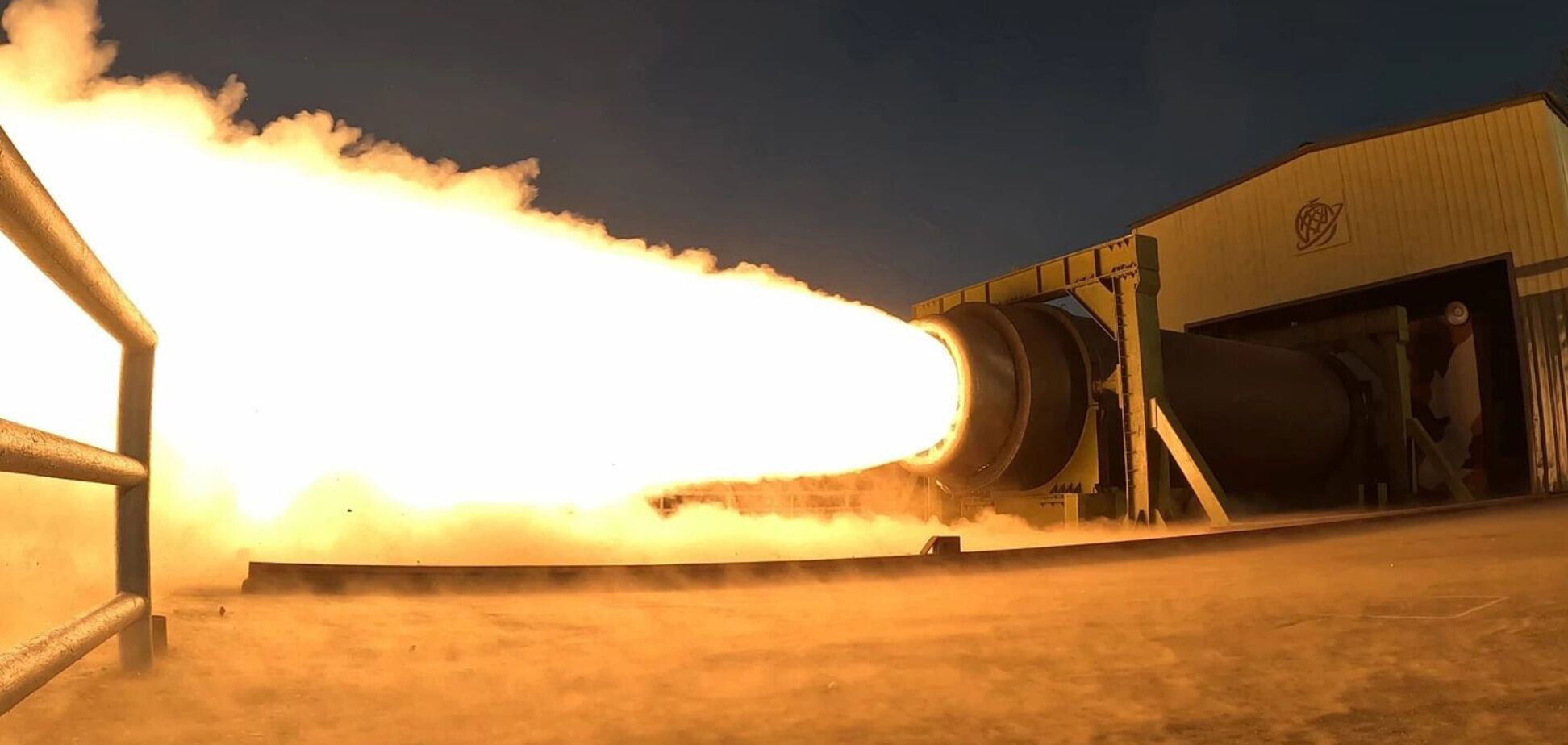 КНДР провела испытания двигателя для ракеты, которая потенциально должна 'достать' до США