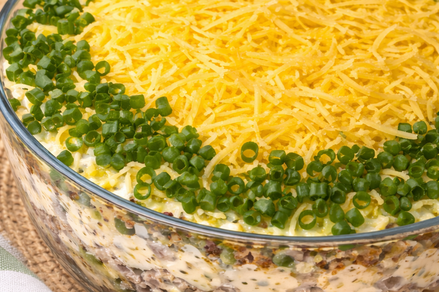 Смачний майонезний салат  з печінкою: ділимось рецептом на кожен день і для святкового столу