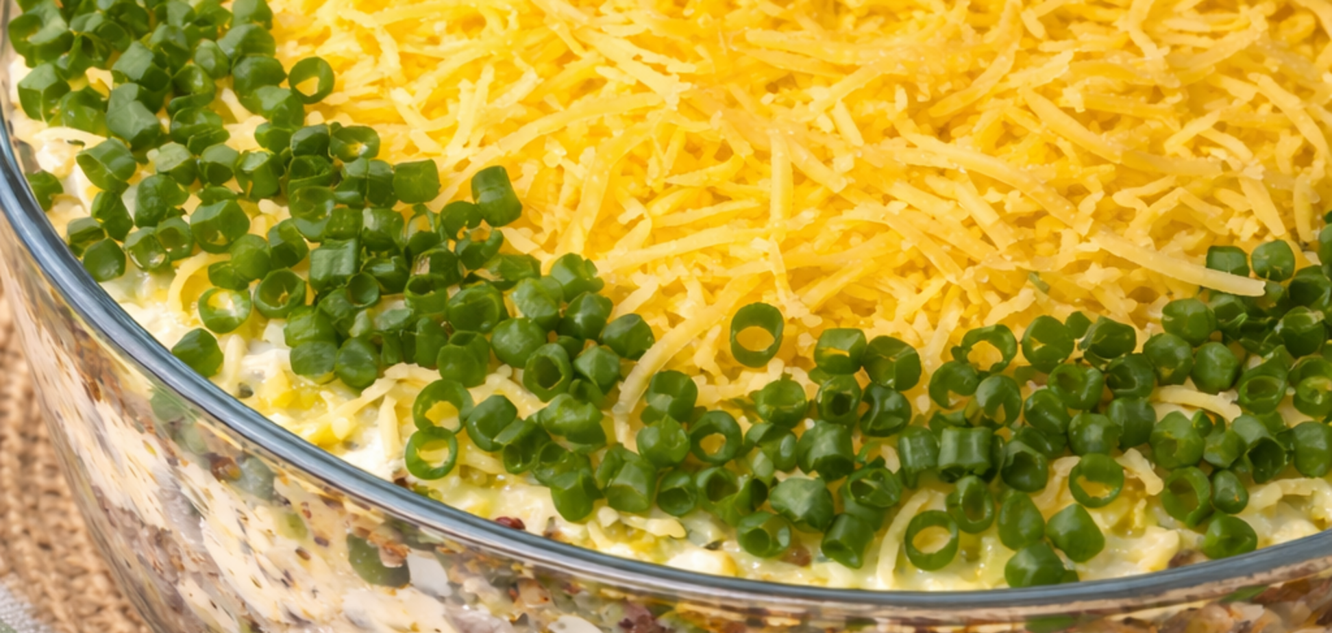 Вкусный майонезный салат с печенью: делимся рецептом на каждый день и для праздничного стола