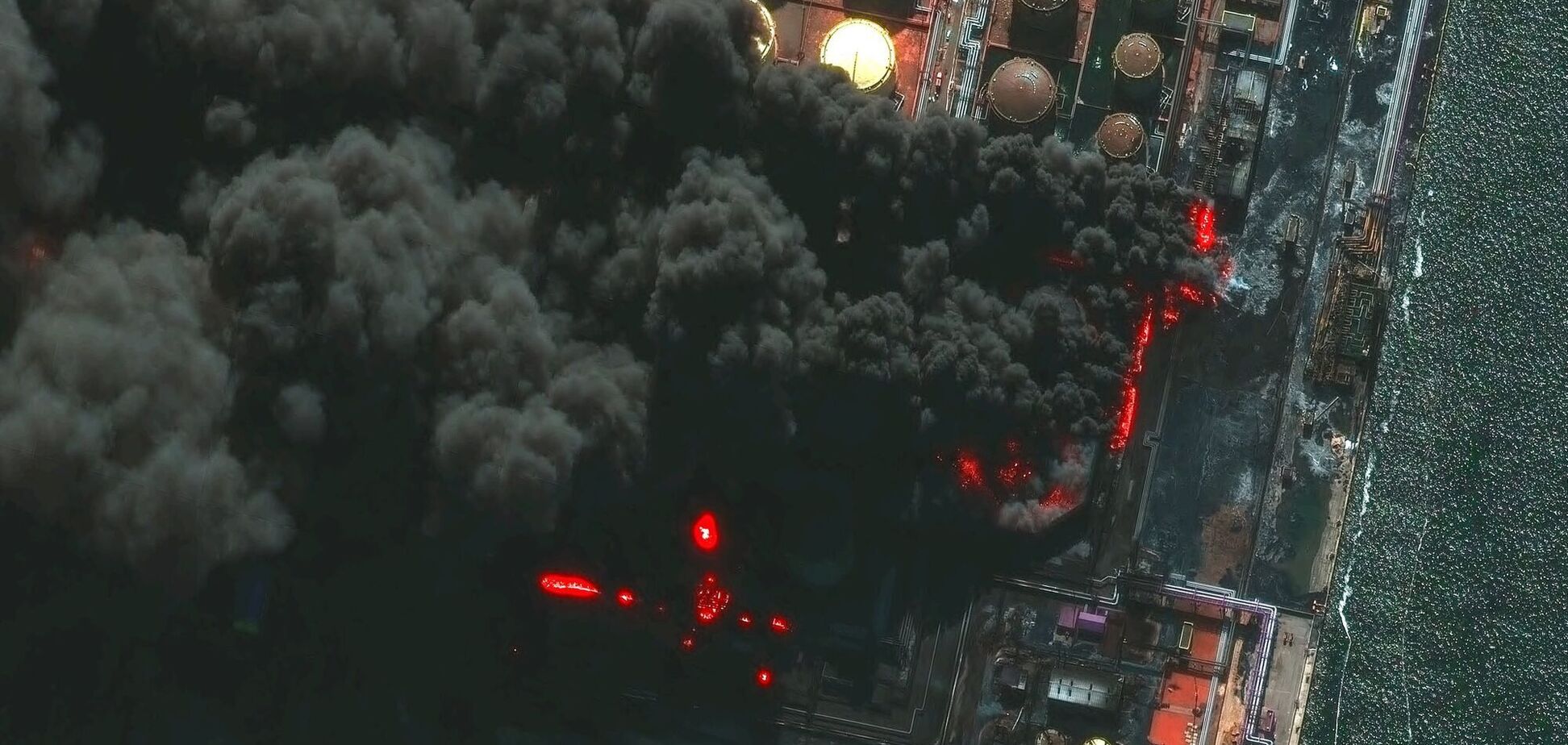 Второй раз за неделю: в СБУ подтвердили поражение нефтетерминала 'Усть-Луга' на Балтике, произошел пожар. Видео