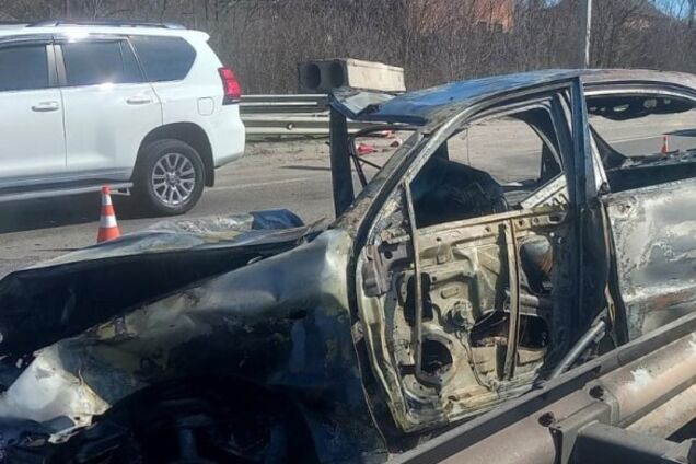 Под Полтавой авто врезалось в отбойник и загорелось: водитель погиб на месте. Фото