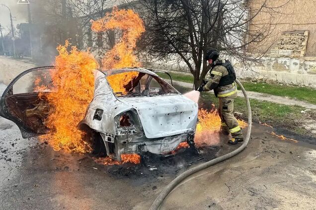 Оккупанты сбросили взрывчатку с дрона на автомобиль в Херсоне: погибла женщина, ранен мужчина