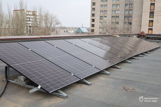 У Дніпрі ще 127 шкіл оснастили сонячними електростанціями
