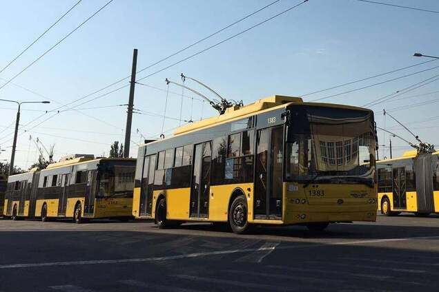 У Києві повністю відновлюють роботу тролейбусів та трамваїв: усі подробиці