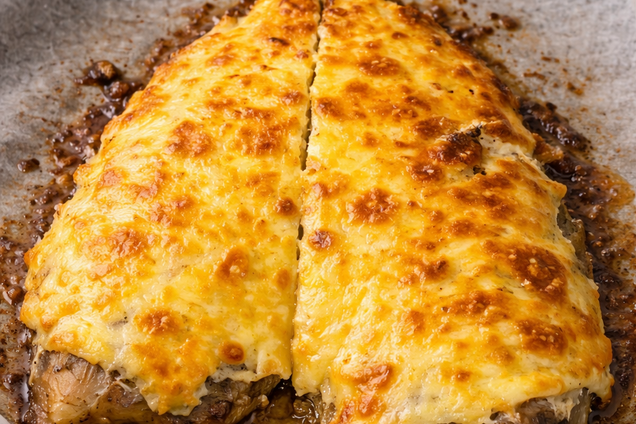 Как вкусно запечь скумбрию под сыром: рецепт блюда на любой случай