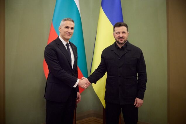 До Києва прибув з візитом тимчасовий прем'єр Болгарії Гюров разом з іншими міністрами. Фото і відео