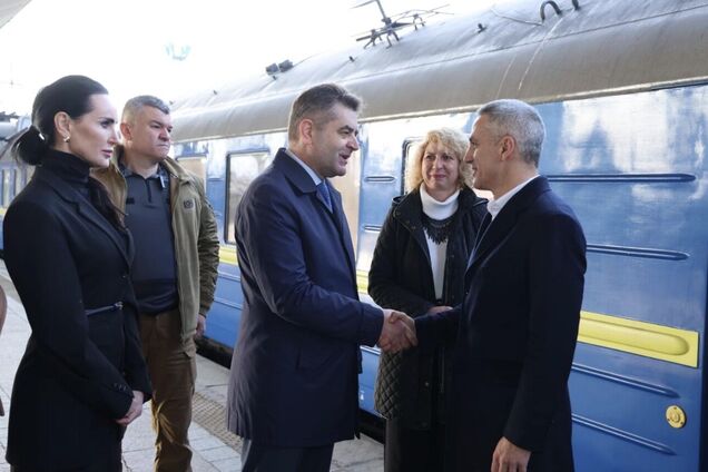 В Киев прибыл с визитом временный премьер Болгарии Гюров вместе с другими министрами. Фото
