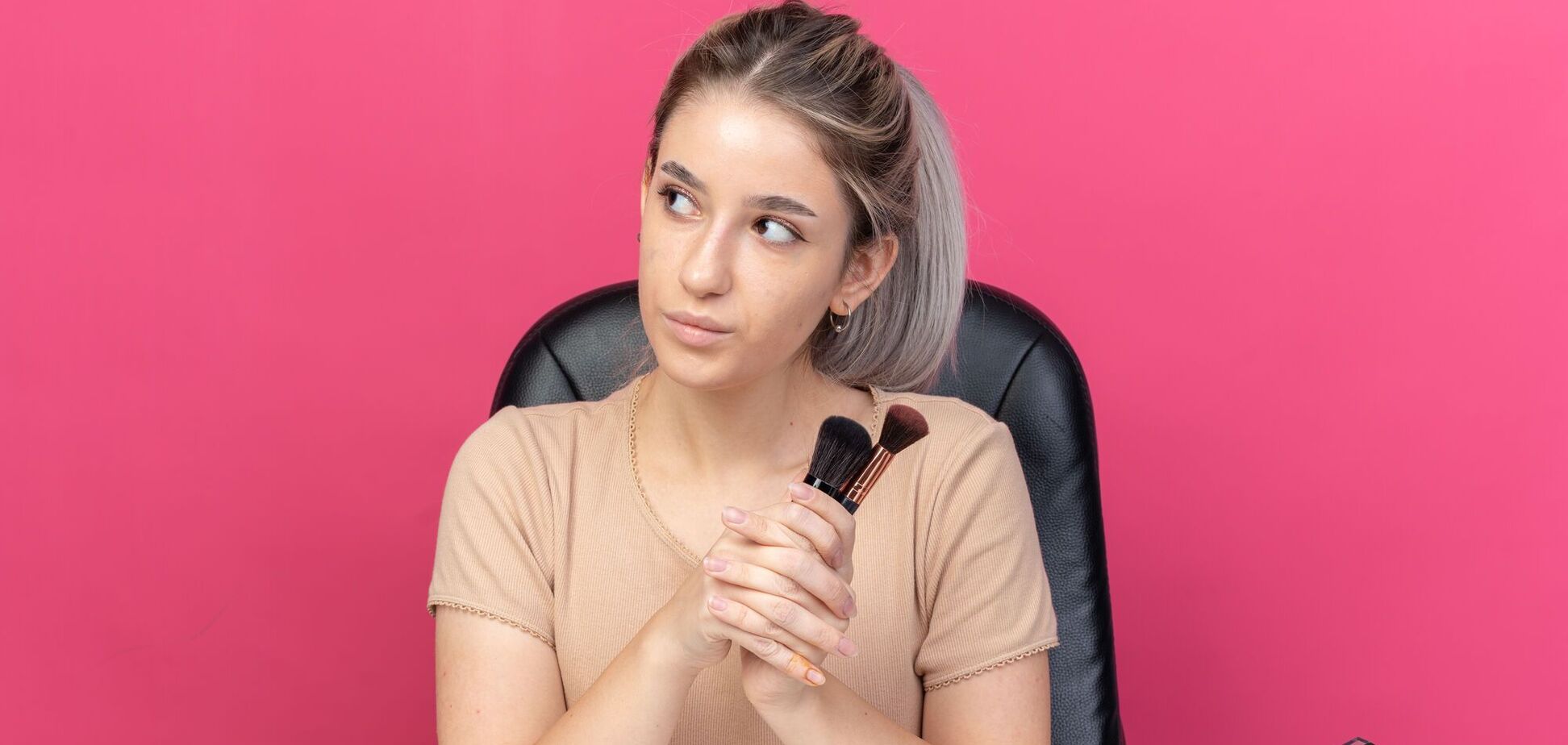 Який манікюр модний цієї весни: поєднує одразу два тренди